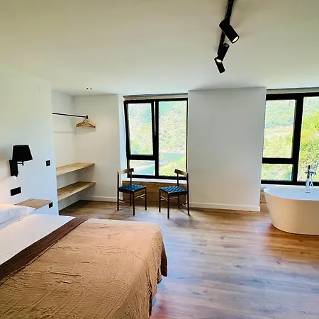 Chulavista House By Kev Landhaus Parada de Sil